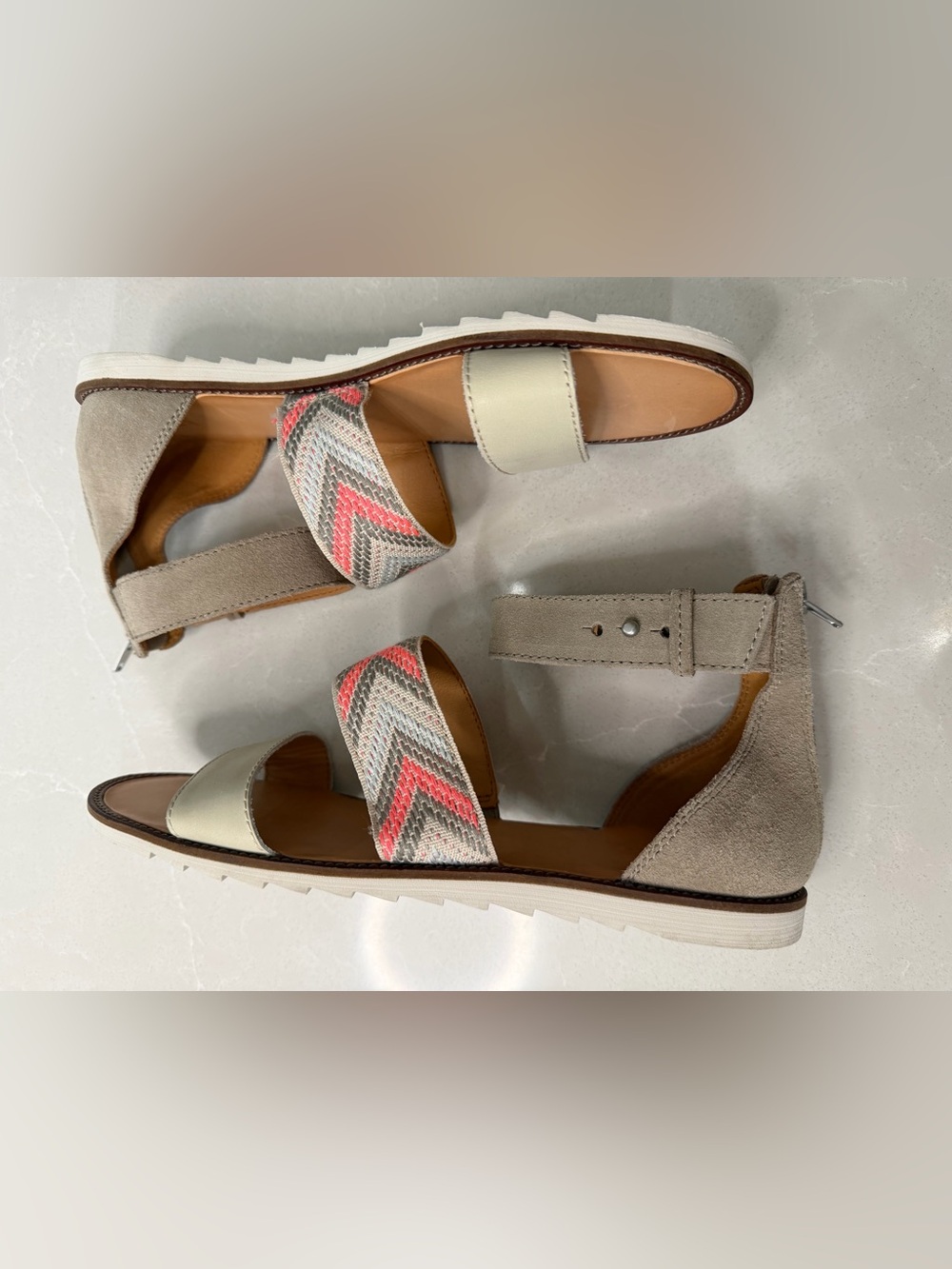 Frye & Co. Port 2 Band Flat Sandals Peach Multicolor Chevron Suede 8.5M - Picture 6 of 9